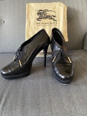Burberry Leather Platform Shoe - size UK 7 EUR 40